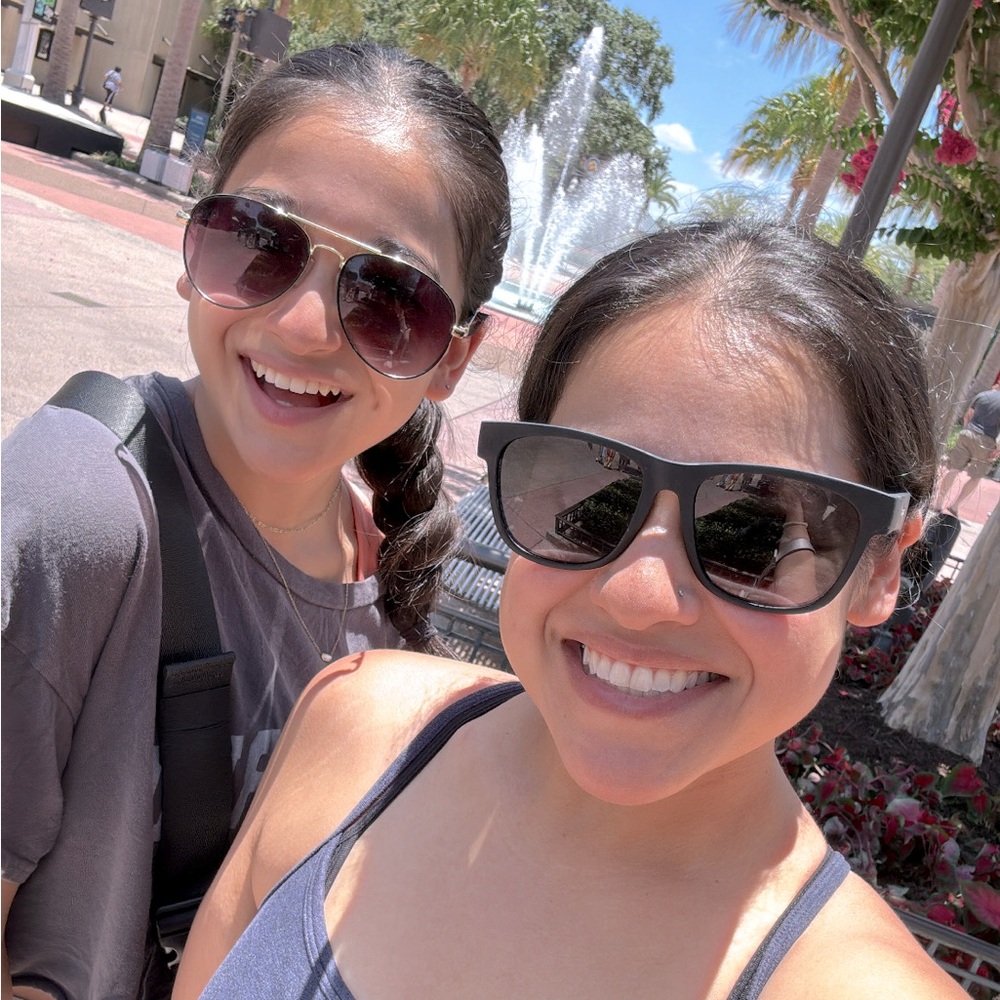 Meet your Poshers, Yeli & LC